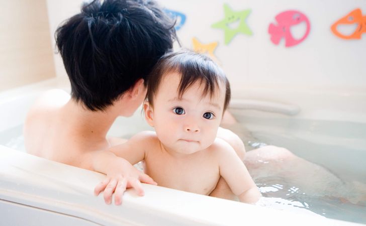 赤ちゃんのお風呂デビューはいつからOK？お風呂の入れ方と注意点 知っておきたい 妊娠と出産のこと